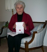 Flora_Workman_and_tinnitus_masker Flora Workman and her tinnitus masker.